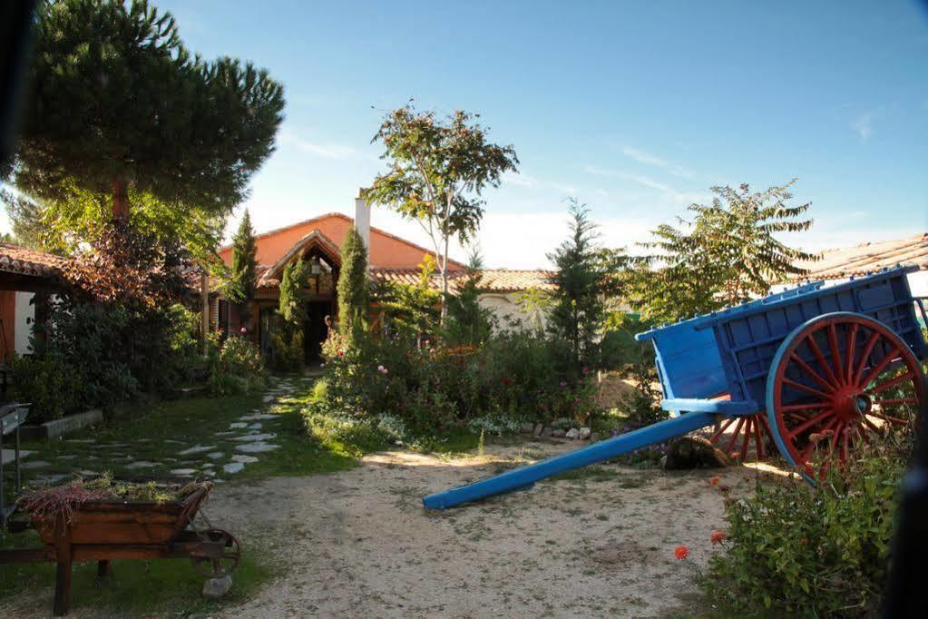 Hospedium Hacienda Las Cavas Ольмедо Экстерьер фото